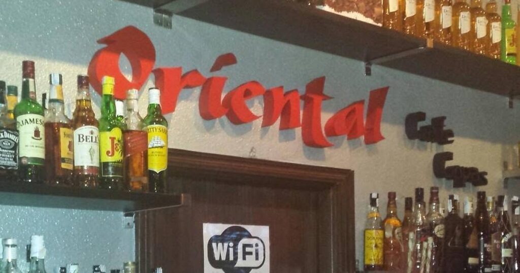 Barra de Cafetería Oriental en Umbrete